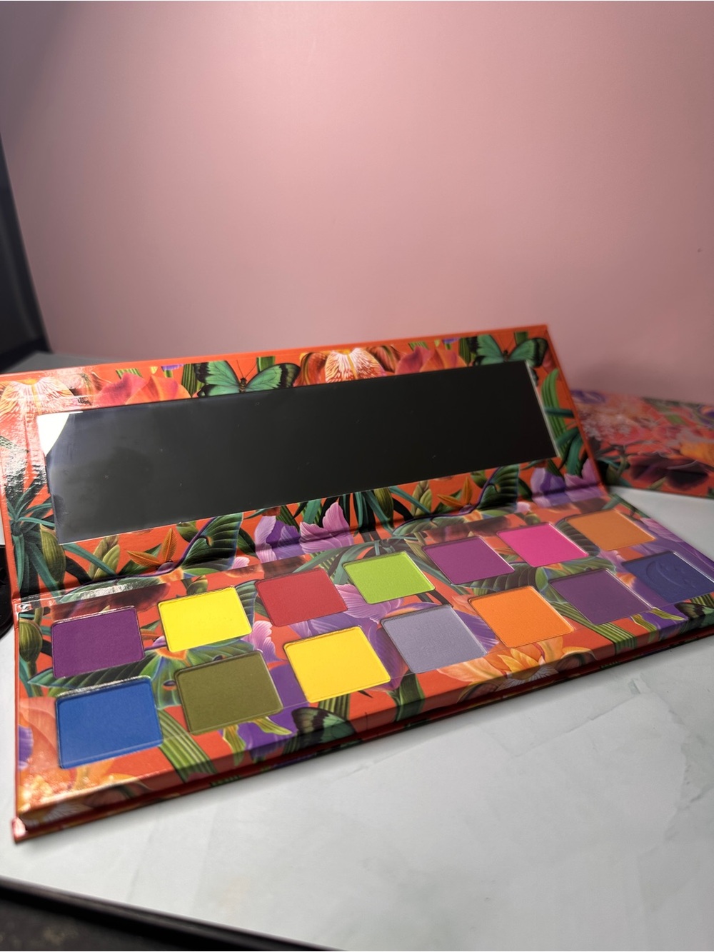 Colorful Eyeshadow Palette - Pink Tropical Design